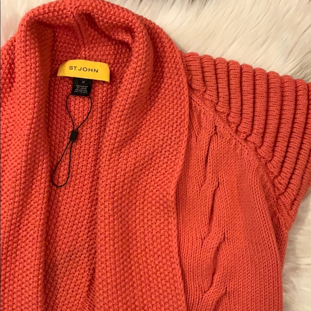 St.JOHN Women Sweater Short Sleeve